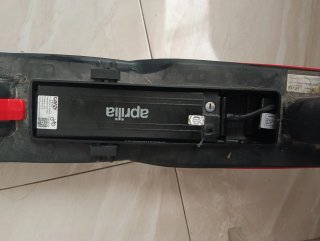 2 Patinetes Eléctricos Aprilia eSR1