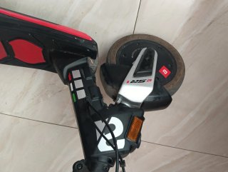 2 Patinetes Eléctricos Aprilia eSR1