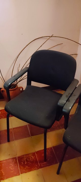 Dos sillones negros