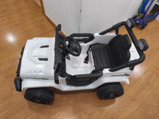 Coche eléctrico prácticamente nuevo