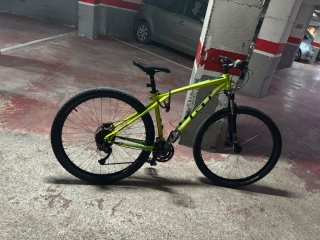 Bicicleta de Montaña GT Color Lima