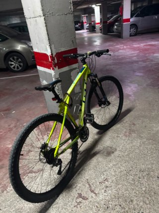Bicicleta de Montaña GT Color Lima