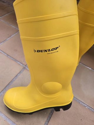 Botas de agua amarillas de seguridad