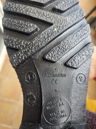 Botas de agua amarillas de seguridad