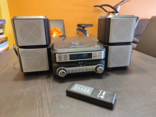 Reproductor CD con altavoces y mando