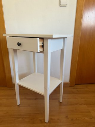 Mesa de noche IKEA HEMNES blanca