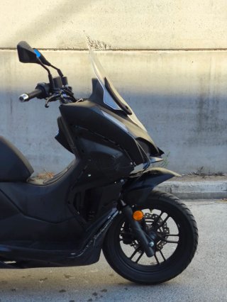 QJ MTX 125cc Maxi Scooter Negra 2025 con 8.466 km