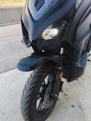 QJ MTX 125cc Maxi Scooter Negra 2025 con 8.466 km