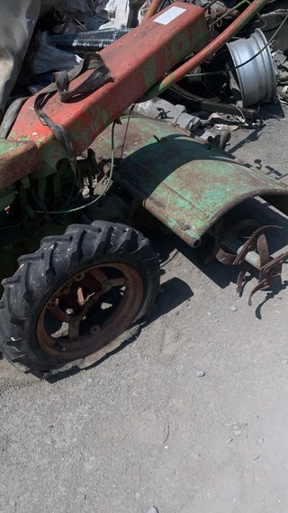 Mula Mecánica Agria para reparar