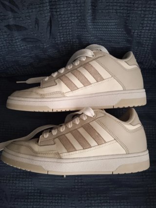 Zapatillas Adidas Rapid Court Low Beige/Blanco