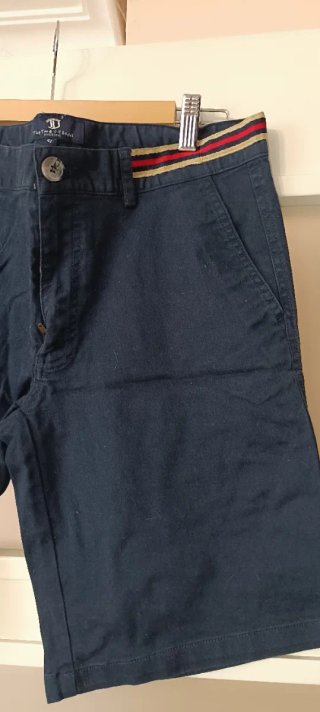 Pantalón corto hombre azul y otro beige