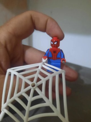 Figura Lego Spiderman con telaraña