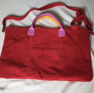 Bolso italiano de piel y ante rojo con asas multic