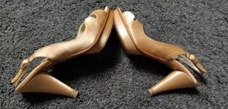 Zapatos de fiesta dorados