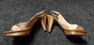 Zapatos de fiesta dorados