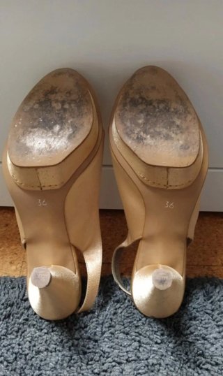 Zapatos de fiesta dorados