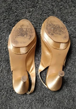Zapatos de fiesta dorados