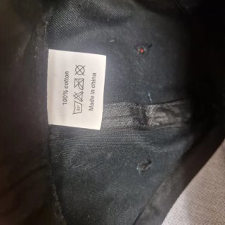 Cappello Airoh nero e beige con numeri
