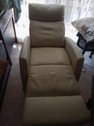 Sofá Cama Masajeador Beige Cuero