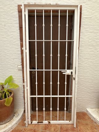 Puerta de forja.