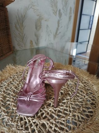 Sandalias de tacón rosa