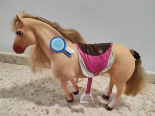 Caballo Nancy con silla de montar