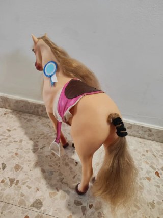 Caballo Nancy con silla de montar