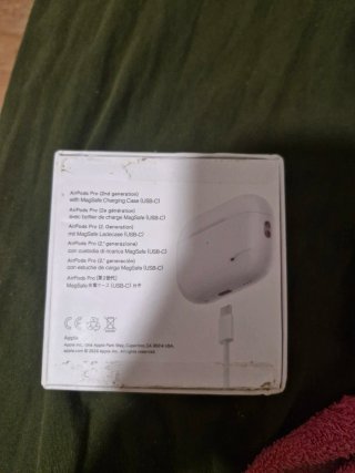 Airpods Pro 2 con tutti gli accessori