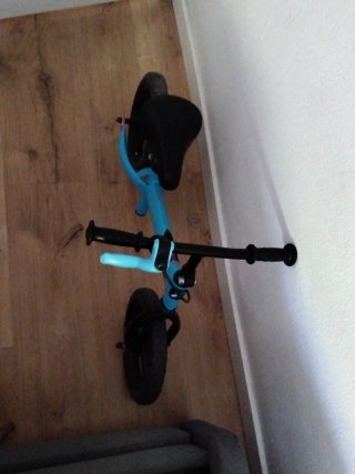 Bicicleta infantil sin pedales azul