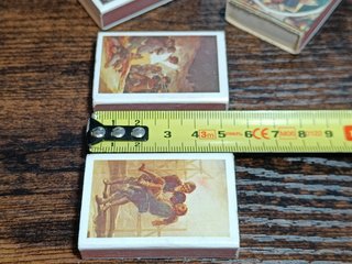 Collezione di scatole di fiammiferi vuote antiche
