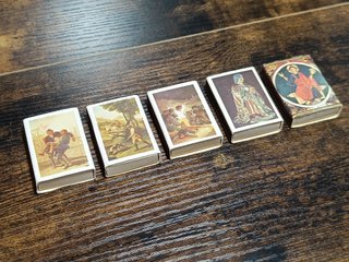 Collezione di scatole di fiammiferi vuote antiche