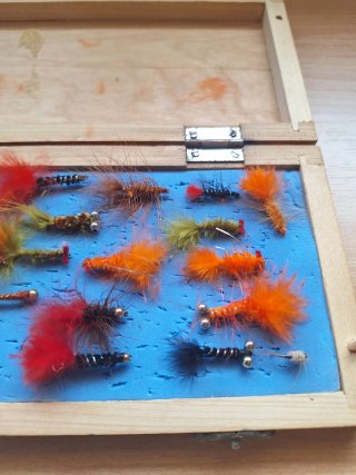 Caja madera pesca con moscas