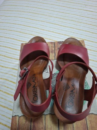 Sandalias TakeMe piel burdeos Talla 37.