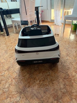 Coche eléctrico infantil Mercedes EQE 250