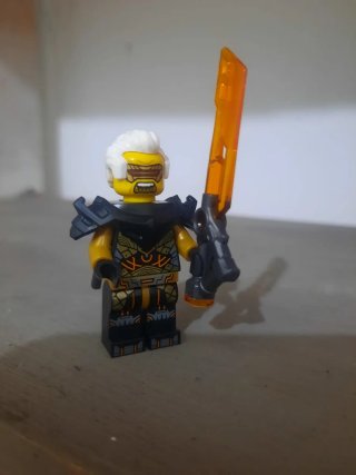 Figura Lego Guerrero Naranja