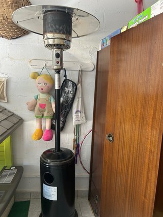 Estufa de gas exterior electrónica negra