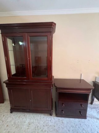 Mueble vitrina madera y cristal