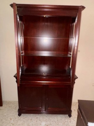 Mueble vitrina madera y cristal