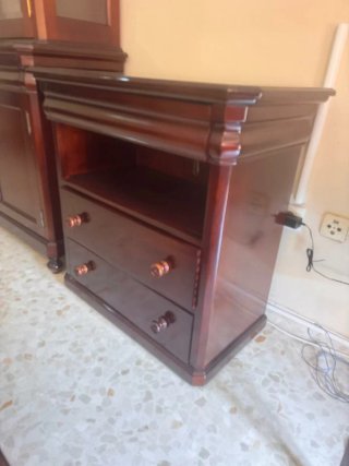 Mueble vitrina madera y cristal