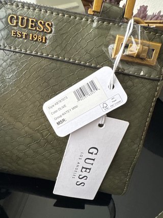 Bolso Guess verde oliva con textura piel serpiente