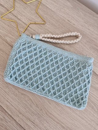 Bolso Clutch Tejido a mano enAzul y asa macrame