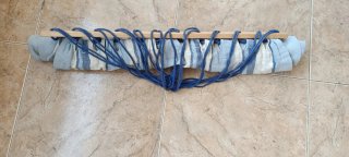 Hamaca de tela con barra de madera