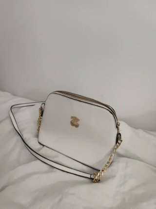 Bolso blanco Tous con cadena dorada