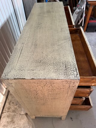 Aparador de madera maciza craquelado