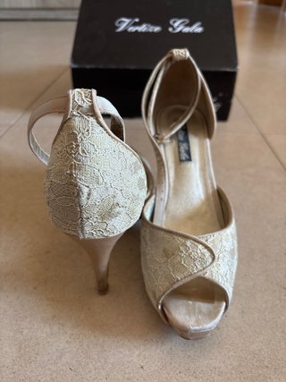 Zapatos y bolso Vertize Gala beige/dorado talla 39