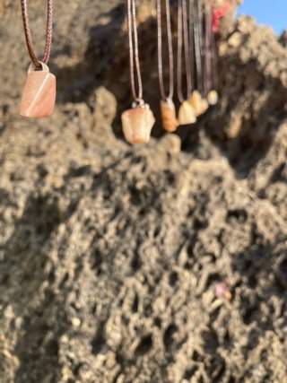 Collares únicos en plata y latón