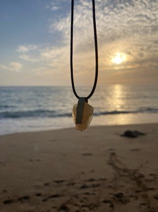 Collares únicos en plata y latón