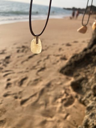 Collares únicos en plata y latón