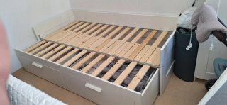 Cama individual convertible en doble con cajones