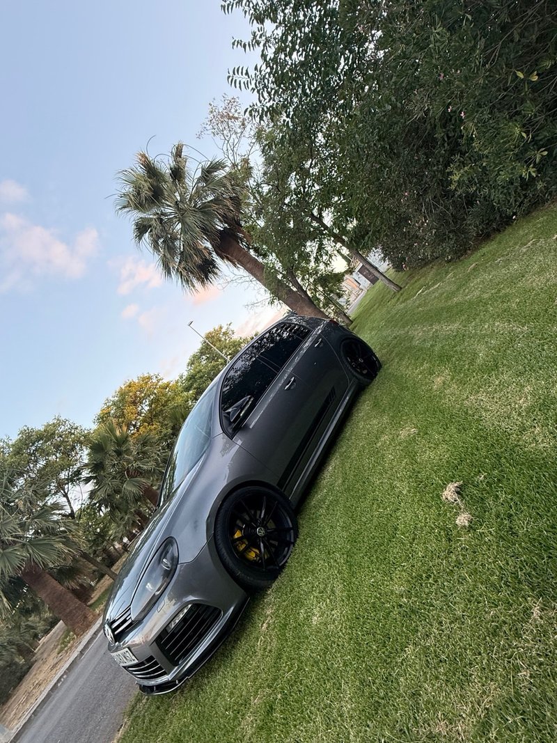 volkswagen golf r - foto 1